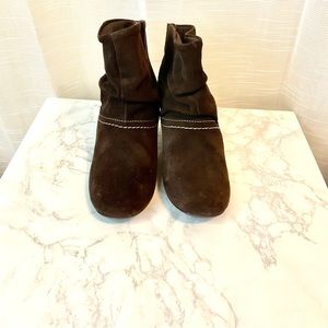 Pikolinos Turin Women's brown suede pull on booties Size 37 In mint condition.